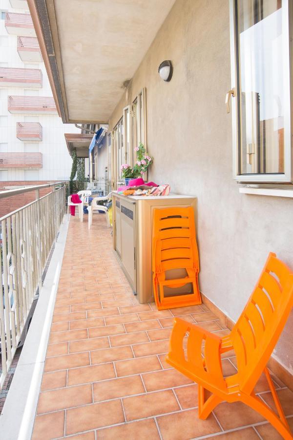 Adria Holiday Family Apartments: Beachside Comfort in Jesolo Exterior photo